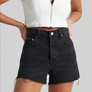 Aritzia Levi’s Ribcage Shorts Black Denim 25